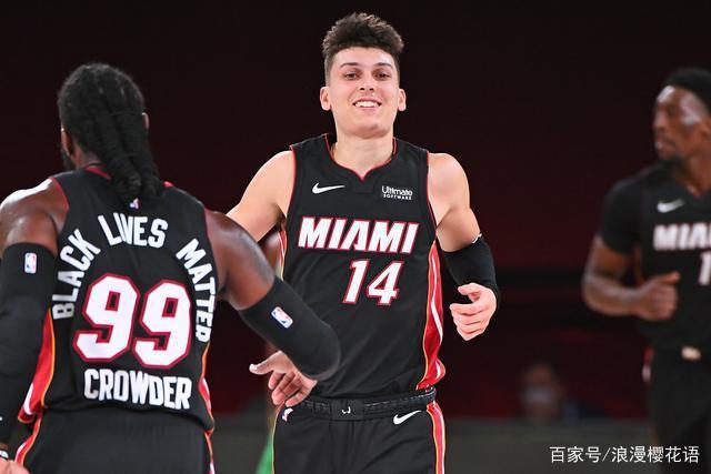 在足球赛场 在足球赛场